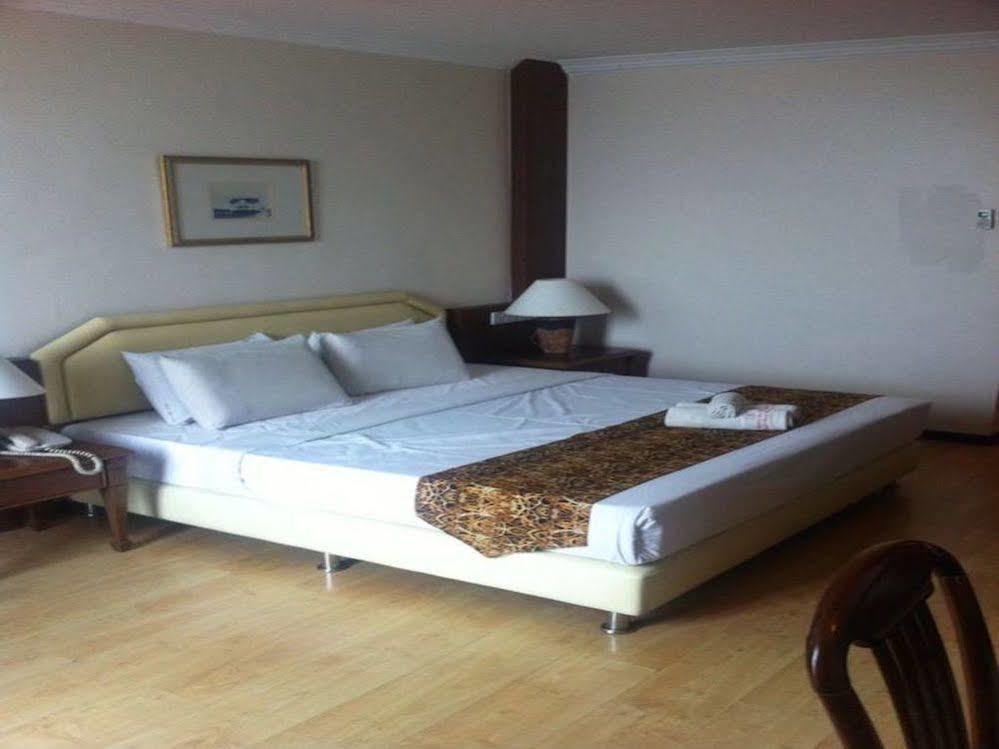 Regal Court Hotel Kuching Luaran gambar