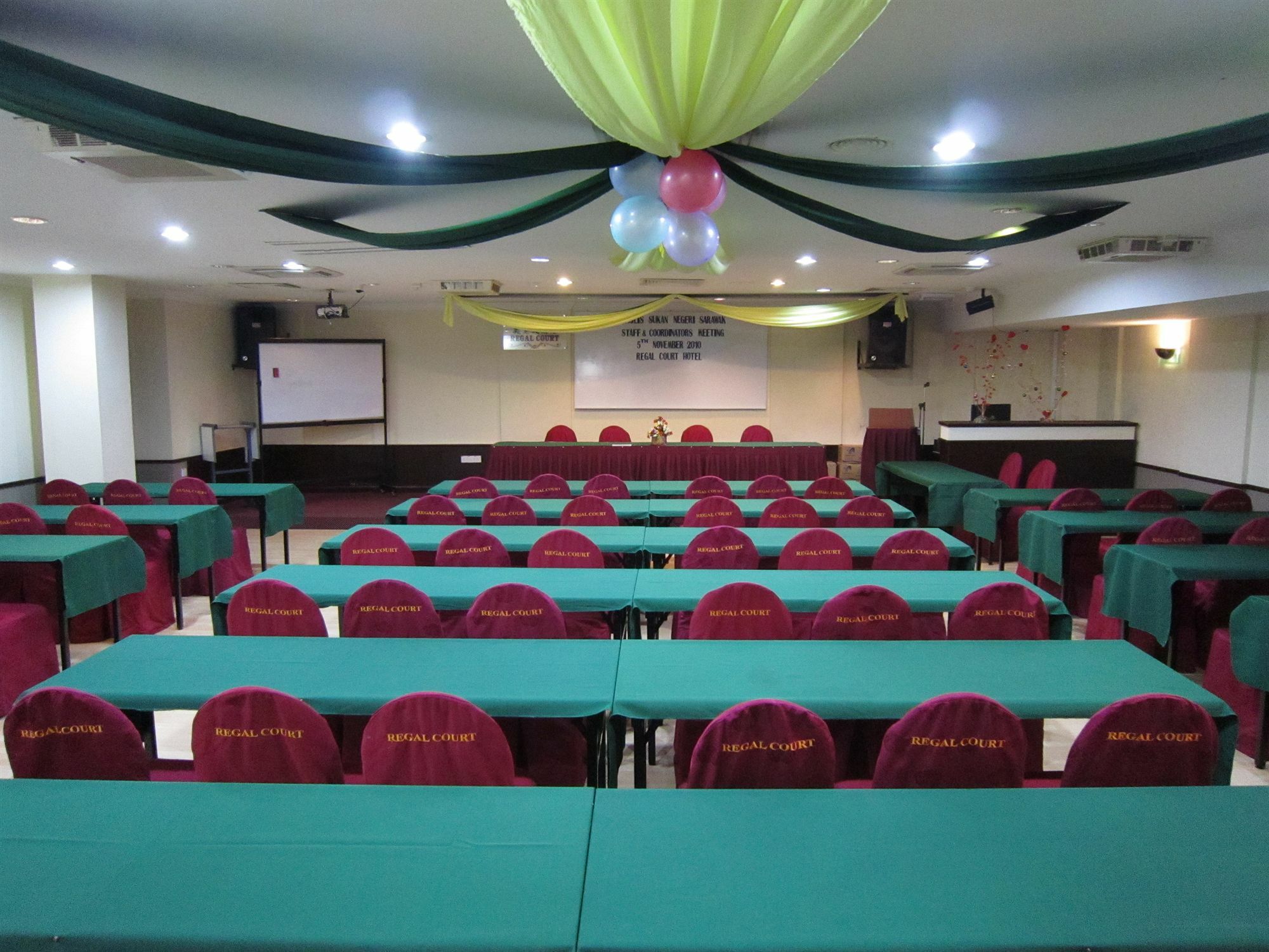 Regal Court Hotel Kuching Luaran gambar